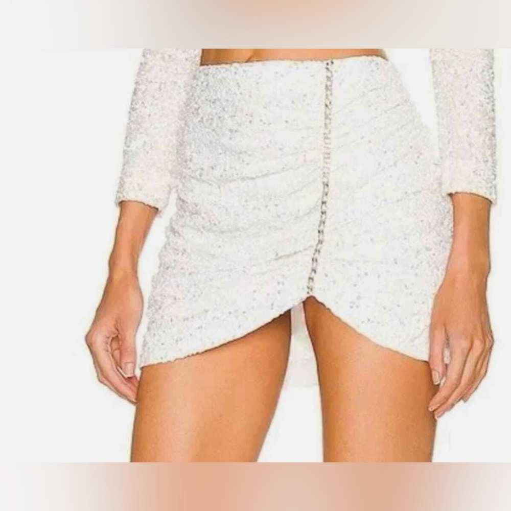 RETROFETE: WHITE SPARKLY SKIRT WITH SILVER CHAIN